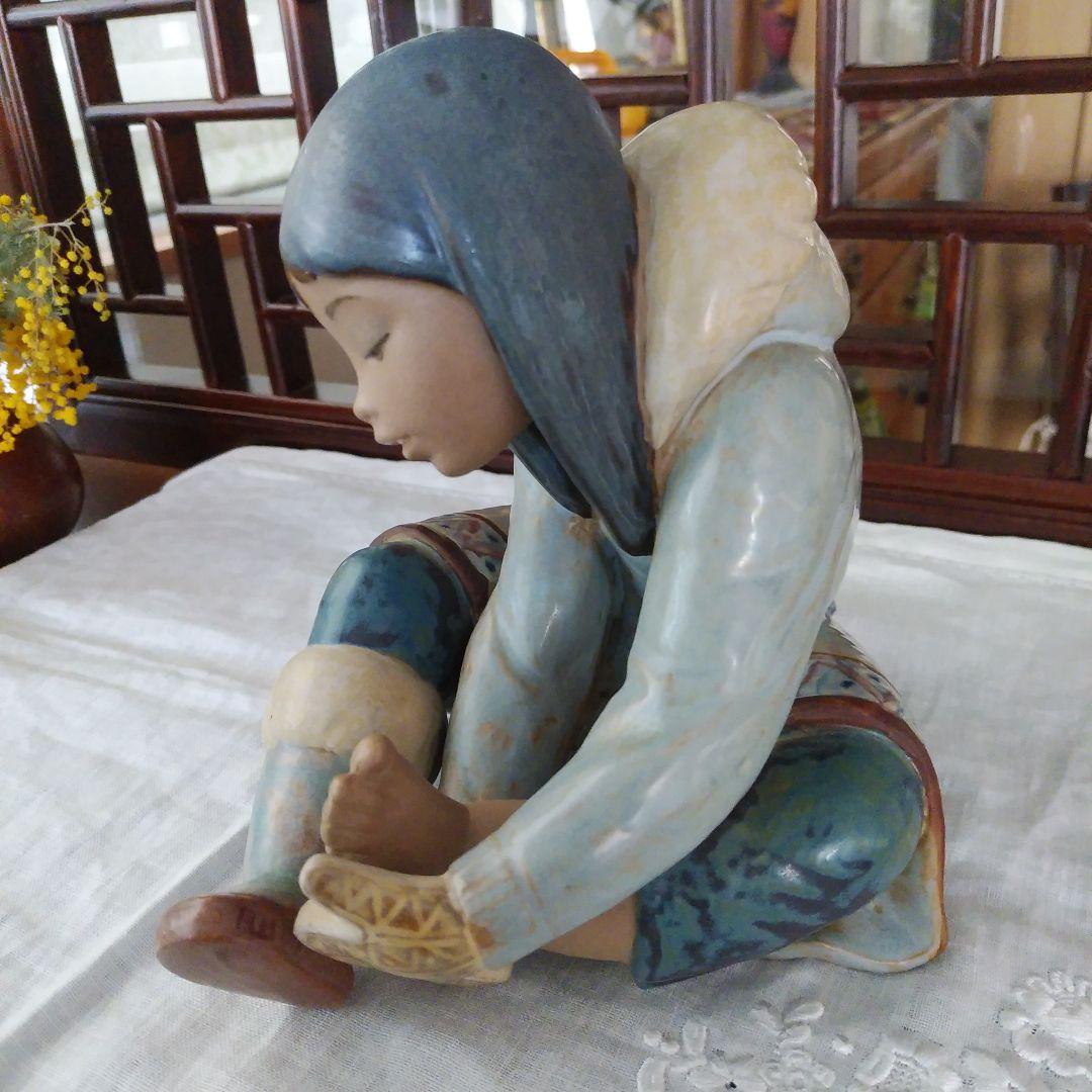 リヤドロ　(グレス）冷たい足のエスキモ―の少女