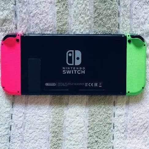 Nintendo Switch ネオンピンク・ネオングリーン