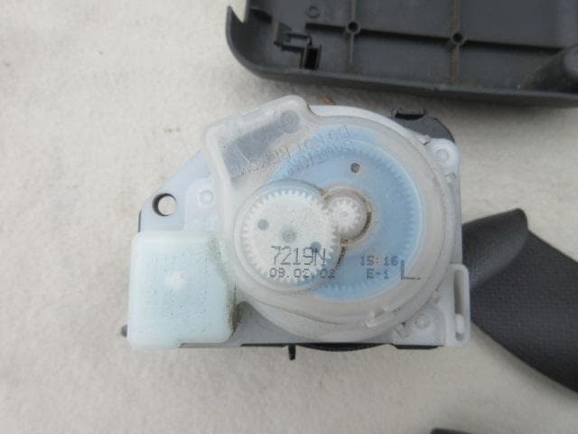 ハイゼセットカーゴ　クルーズ取り外し　リアシートベルト左右　S321V