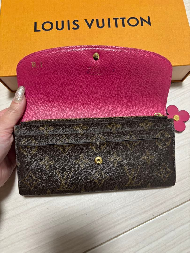 LOUIS VUITTON ポルトフォイユエミリー R.Iイニシャル刻印