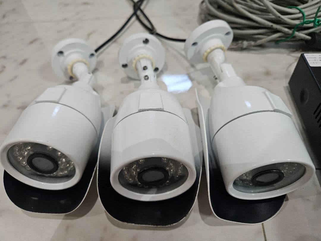 防犯カメラ 3台セット レコーダー付き　LANケーブルタイプ