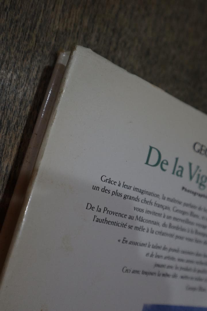 洋書 es Blanc / De la Vigne a l`Assiette