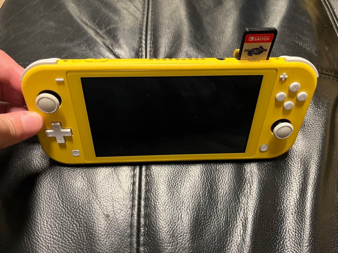 【中古美品】Nintendo Switch lite イエロー　モンハンライズ付
