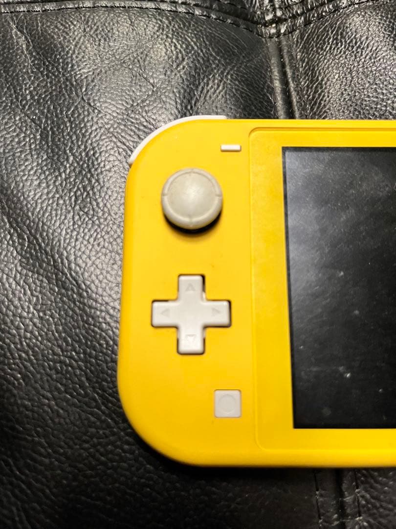 【中古美品】Nintendo Switch lite イエロー　モンハンライズ付