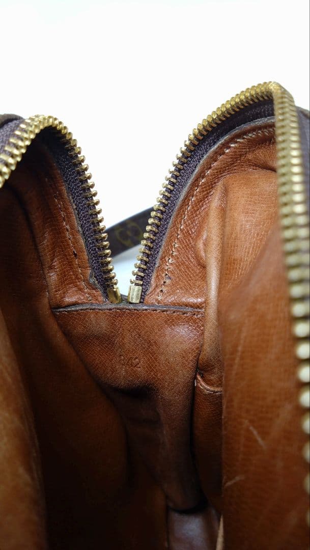 Louis Vuitton　アマゾン 　モノグラム 　ショルダーバッグ