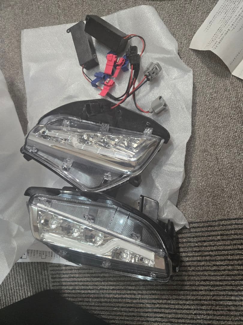 プリウスアルファ前期 LED フロントランプ 中古