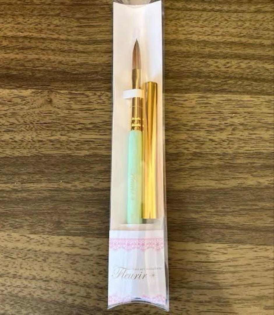 Fleurir（フルーリア）⭐︎スカルプチュアブラシ　グリーン (キャップ付)