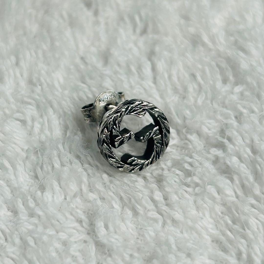 GUCCI グッチ　ピアス　インターロッキングG アラベスク 燻し 片耳用