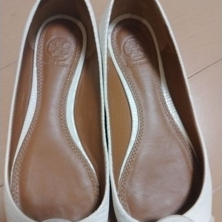 一回着用　トリーバーチ　フラットシューズ　6c　本革　リアルレザー