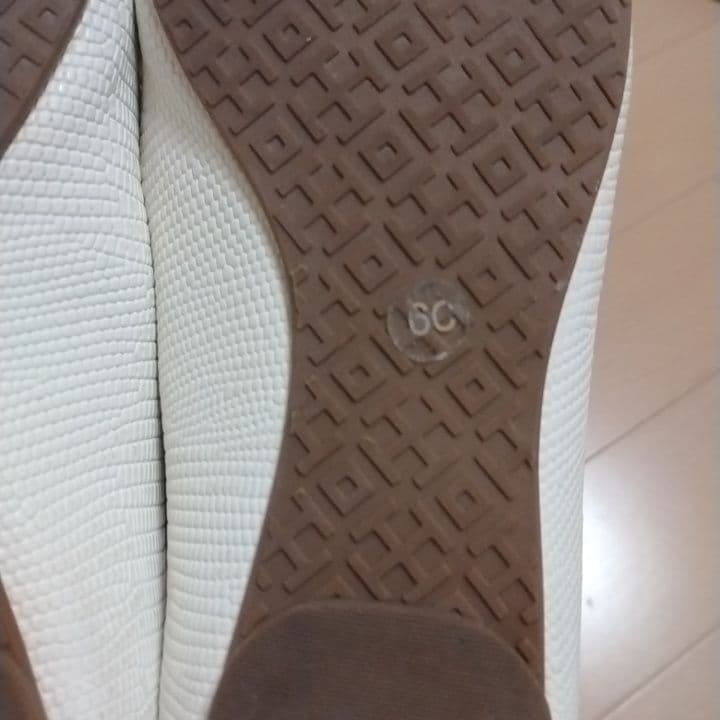 一回着用　トリーバーチ　フラットシューズ　6c　本革　リアルレザー