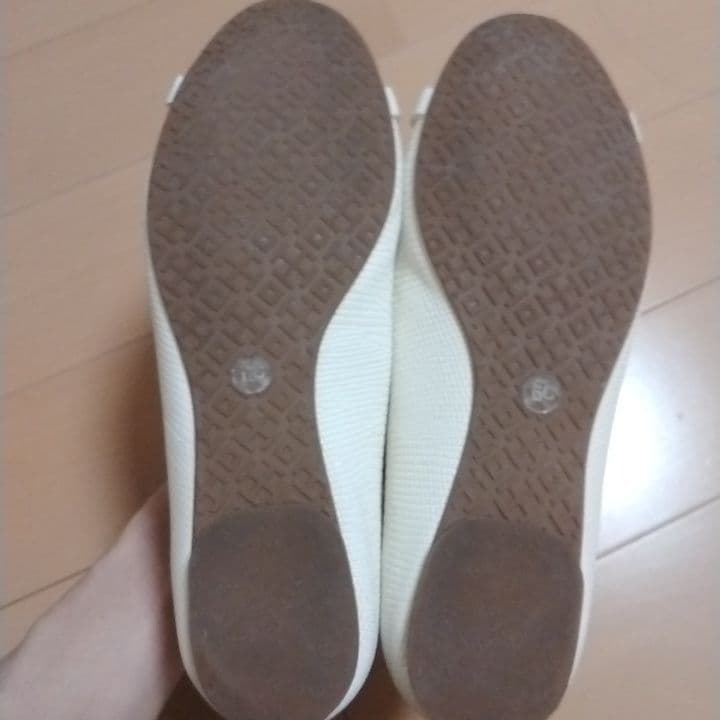 一回着用　トリーバーチ　フラットシューズ　6c　本革　リアルレザー