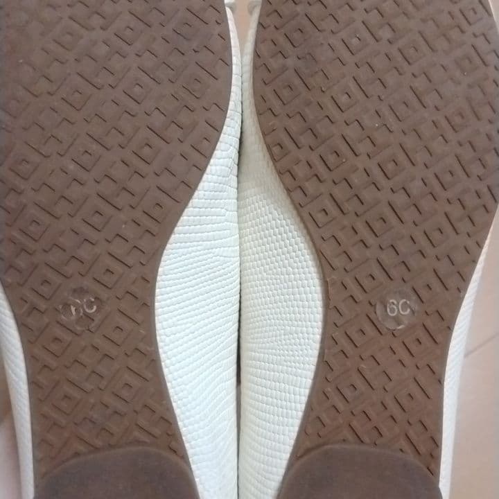 一回着用　トリーバーチ　フラットシューズ　6c　本革　リアルレザー