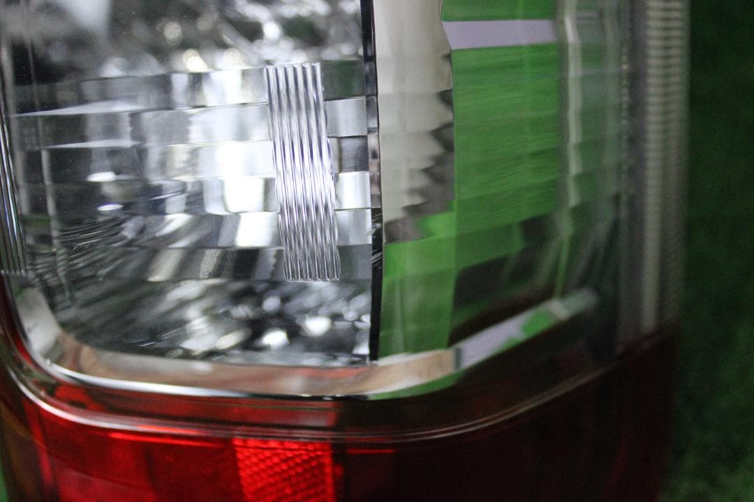 トヨタ・ハイエース純正・テールランプ・右側　№１１８