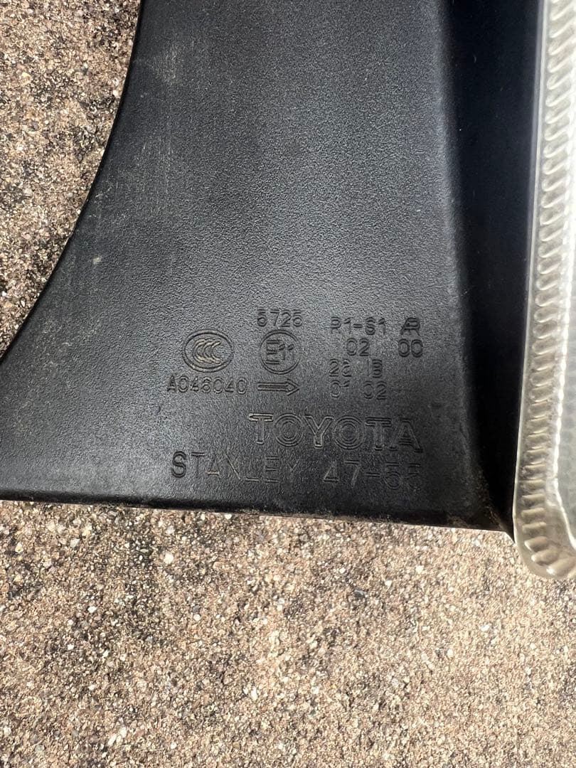 30プリウス後期 純正テール