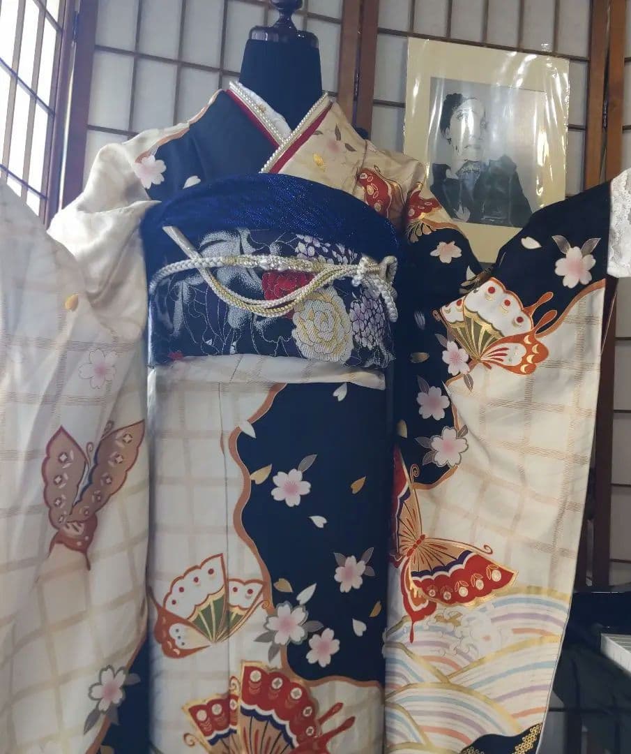 405白地レトロモダン　舞蝶桜　正絹振袖7点フルセット成人式卒式謝恩会