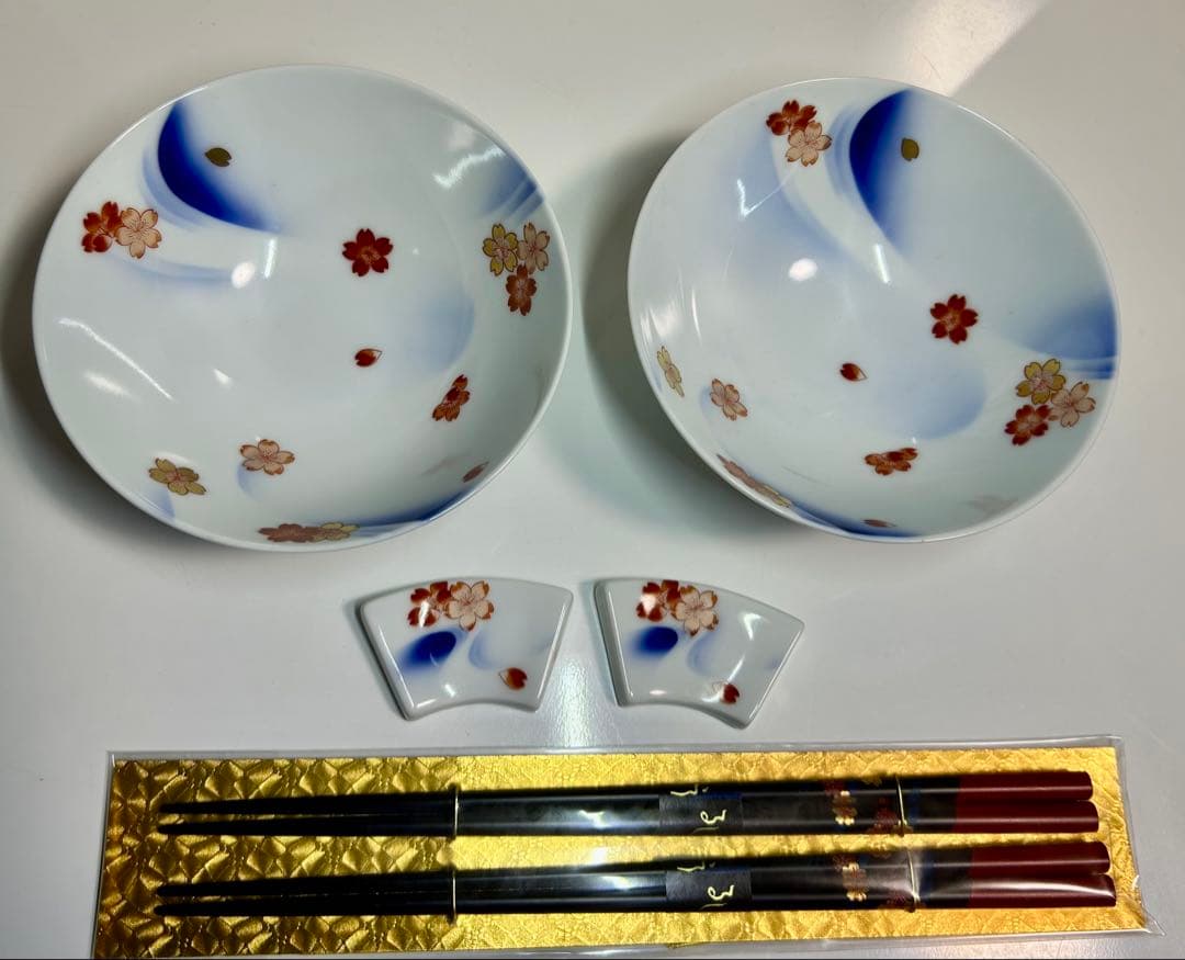 未使用！深川製磁 百年庵 金彩桜 茶碗・うるし箸・箸置きセット 赤スタンプ　箱付