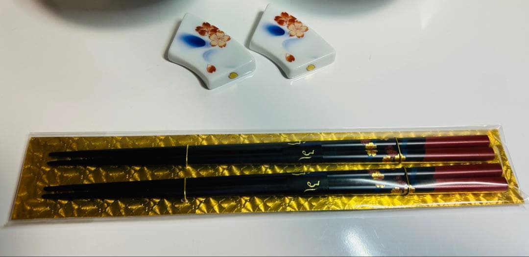 未使用！深川製磁 百年庵 金彩桜 茶碗・うるし箸・箸置きセット 赤スタンプ　箱付