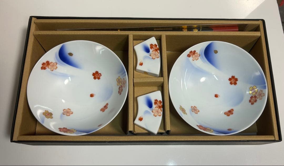 未使用！深川製磁 百年庵 金彩桜 茶碗・うるし箸・箸置きセット 赤スタンプ　箱付