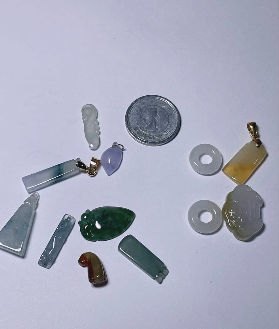 東泰堂ページ 天然翡翠 ヒスイ 彫刻小物　半透明　本物保証　ペンダント