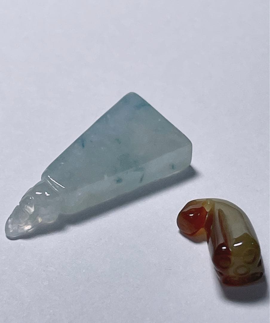 東泰堂ページ 天然翡翠 ヒスイ 彫刻小物　半透明　本物保証　ペンダント