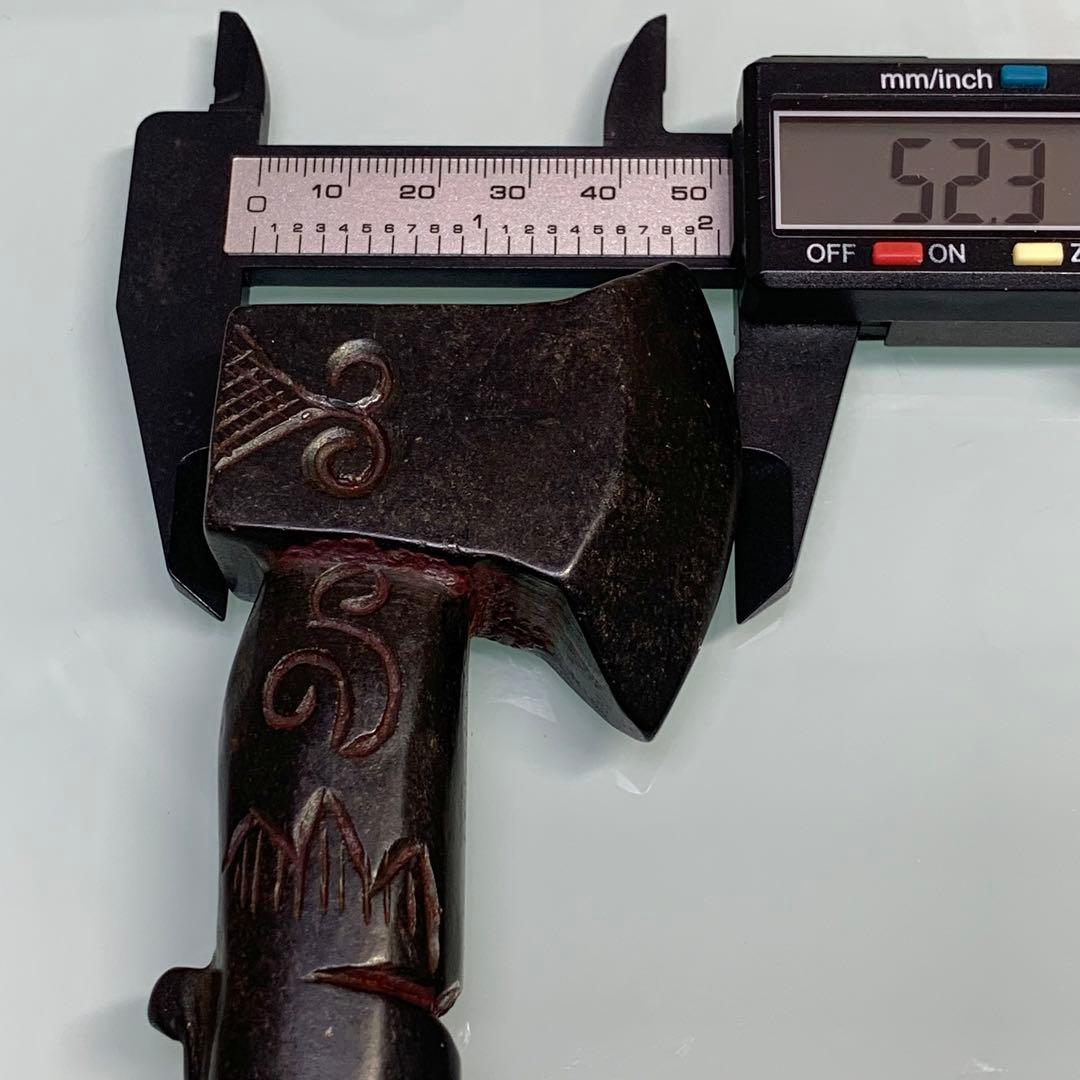 隕石 神斧のトーテム 宇宙パワー 不思議の石鉄隕石　アンティーク　彫刻縁起物