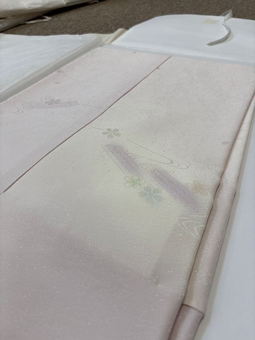 淡いピンクの長襦袢 花柄刺繍 新品未使用　エクセルヒューマン社購入　正絹