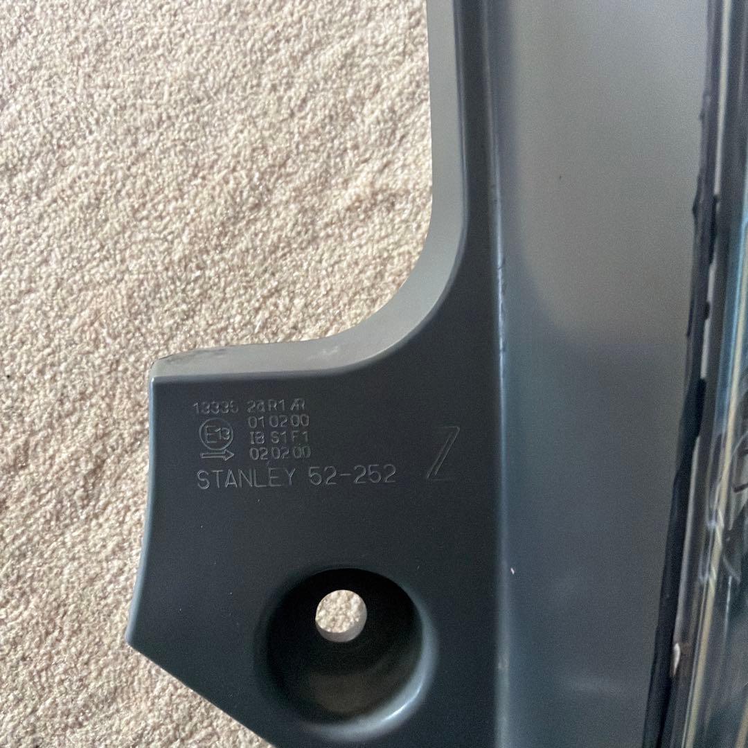 トヨタアクア NHP10 純正 右テールランプ