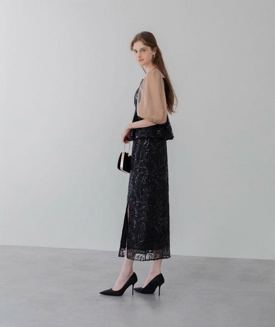 【K⭐︎】LEJAシアーパフスリーブぺプラムスパンコール花柄IラインドレスM