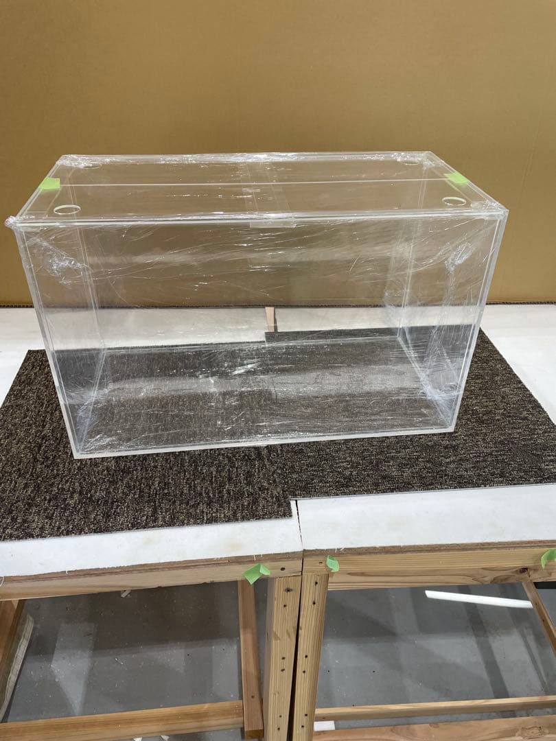 アクリル水槽4mmクリアDx,w650.d320.h400.蓋2枚付き。