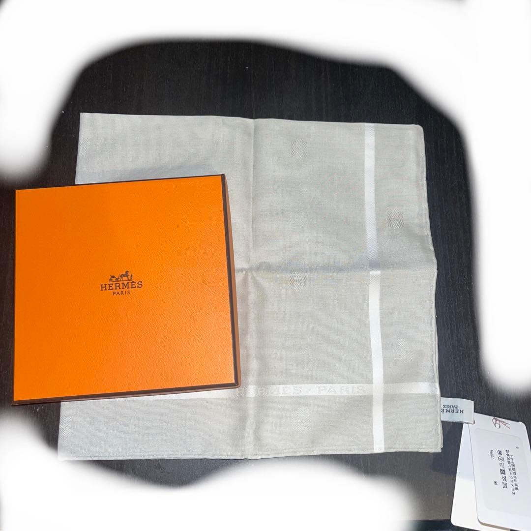 エルメス　ハンカチ　新品未使用箱付きタグ付き