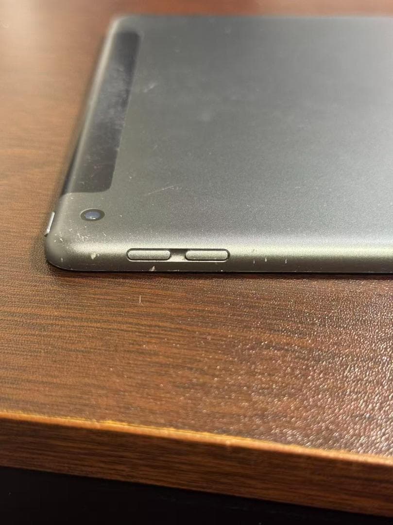 【iPad】第8世代 128GB スペースグレーWi-Fi + Cellular