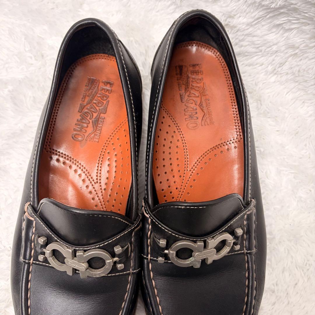 美品✨ Salvatore Ferragamo 黒 ローファー メタルバックル