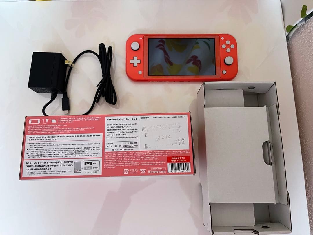 【美品】Nintendo Switch lite コーラル　ピンク
