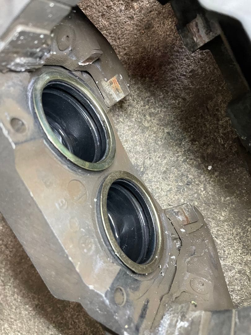 トヨタ　センチュリー　gzg50 フロントブレーキキャリパー