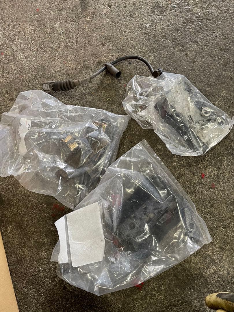 トヨタ　センチュリー　gzg50 フロントブレーキキャリパー