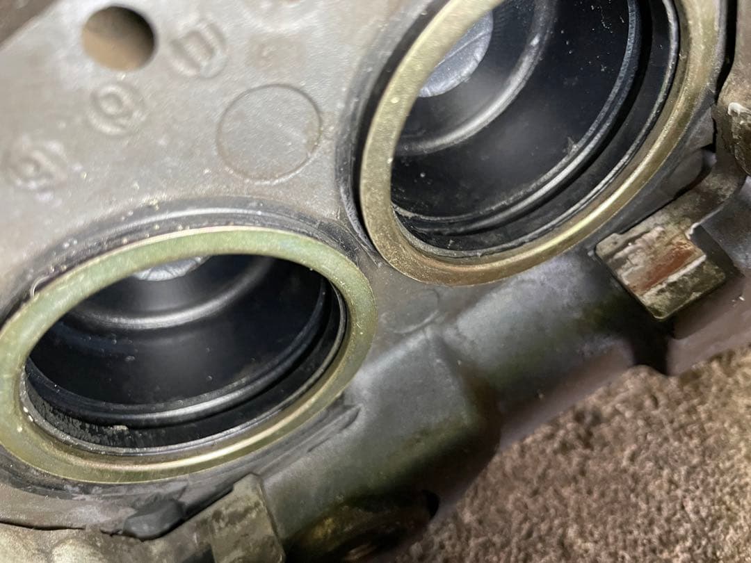 トヨタ　センチュリー　gzg50 フロントブレーキキャリパー