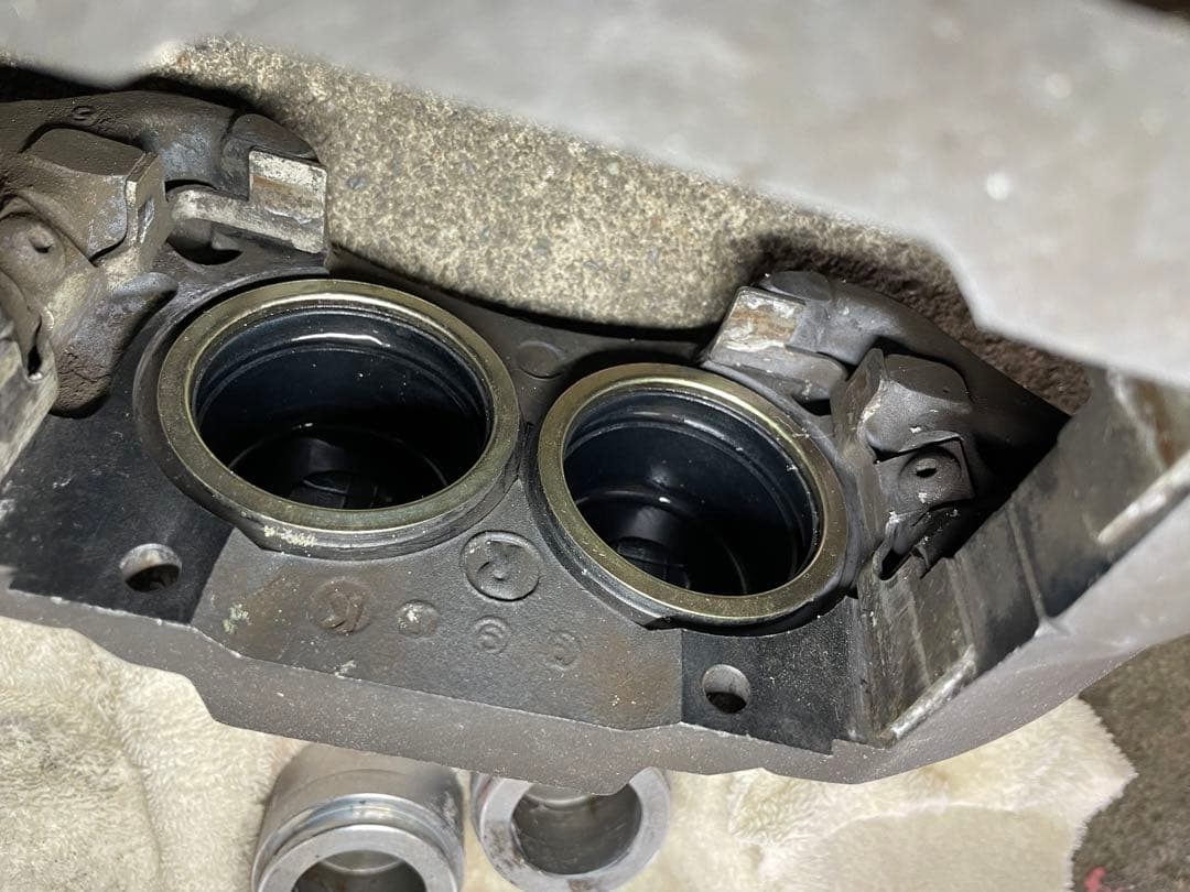 トヨタ　センチュリー　gzg50 フロントブレーキキャリパー