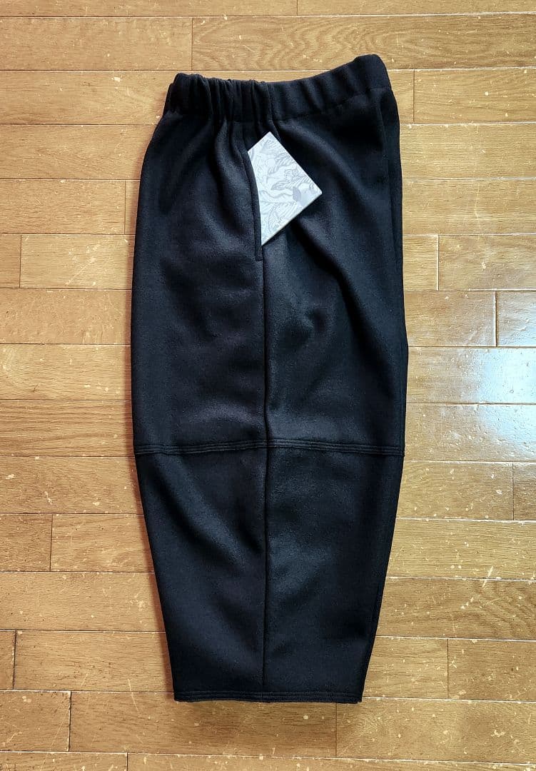 あーちゃん　バルーンパンツ　圧縮ウールニット黒