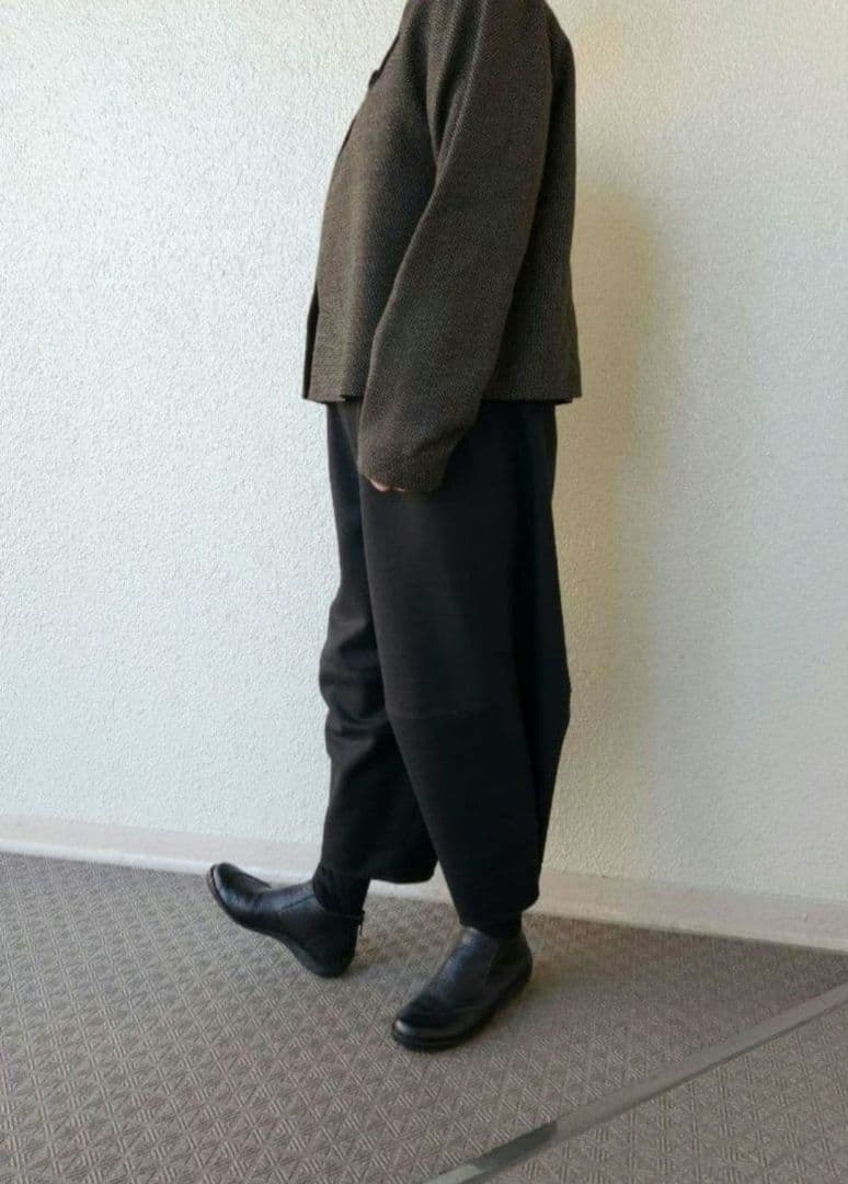 あーちゃん　バルーンパンツ　圧縮ウールニット黒