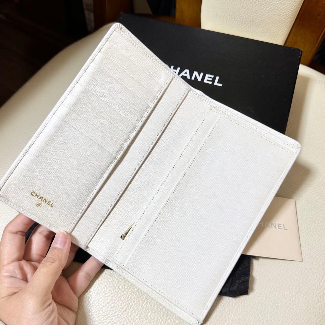 シャネル Chanel 長財布　ココマーク　ゴールド金具　アイボリーホワイト