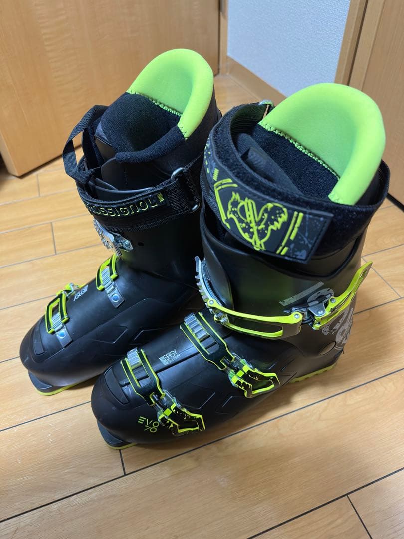 ROSSIGNOL EVO 70 スキーブーツ黒×蛍光グリーン　28.5