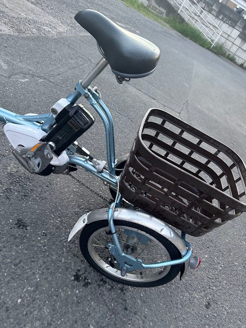 水色の三輪電動アシスト自転車