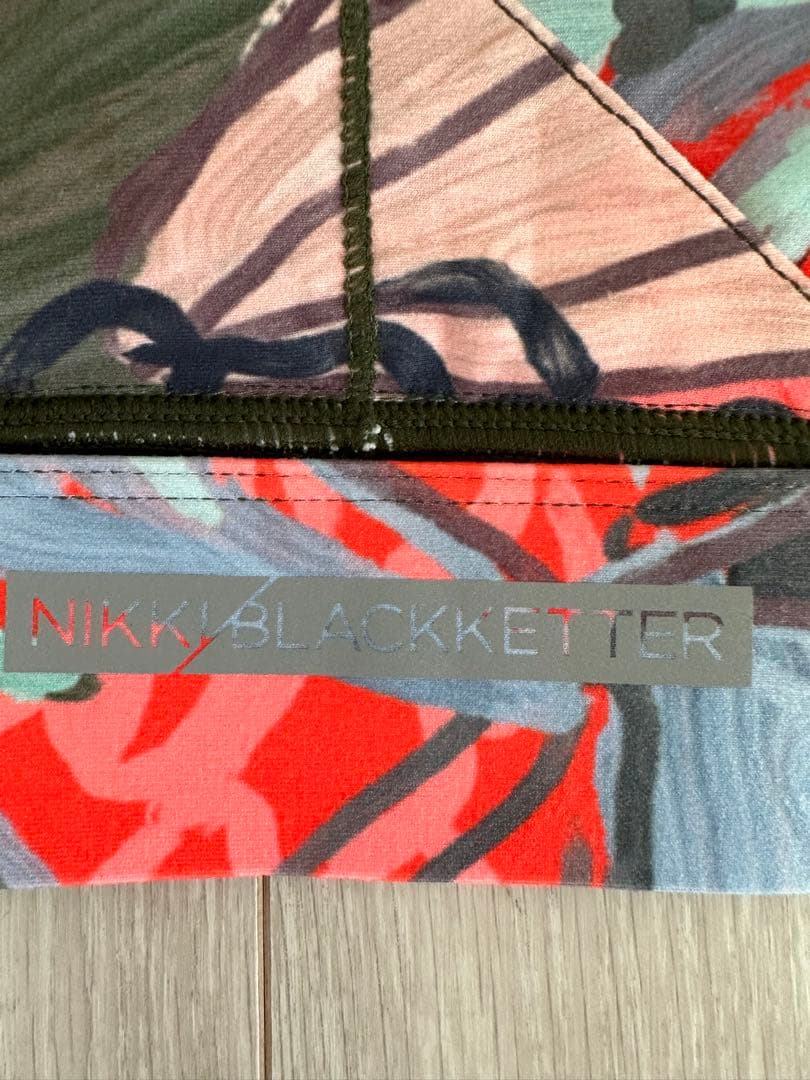 ジムシャーク新品NIKKIコラボ美尻ジム未使用alo限定ヨガXSアルファリート