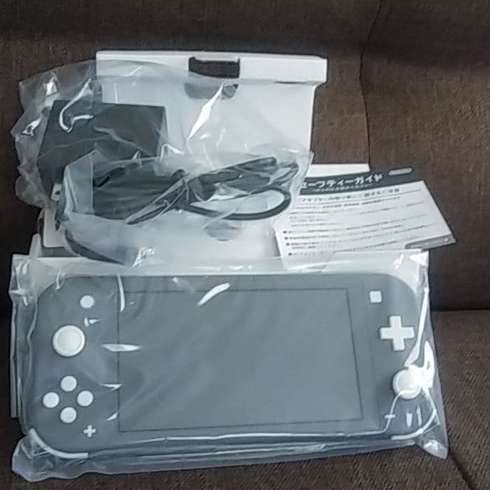 ニンテンドースイッチライト　NINTENDO SWITCH LITE