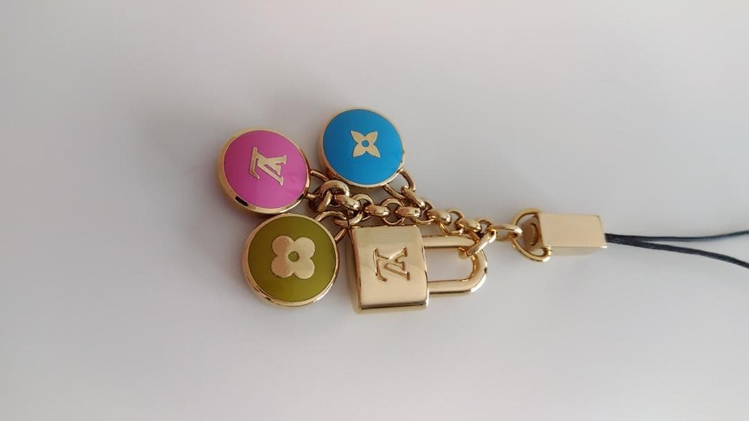 LOUIS VUITTON ビジュー テレフォンヌ パスティーユ ストラップ