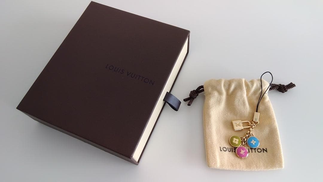 LOUIS VUITTON ビジュー テレフォンヌ パスティーユ ストラップ