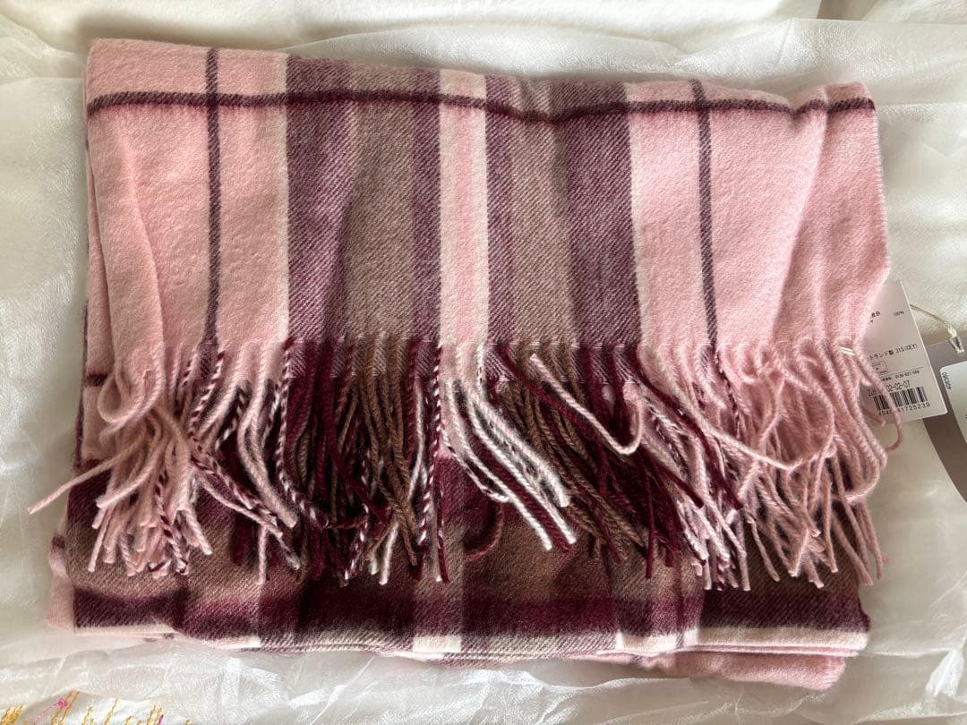 ジョンストンズ オブ エルガン 新品　ピンク