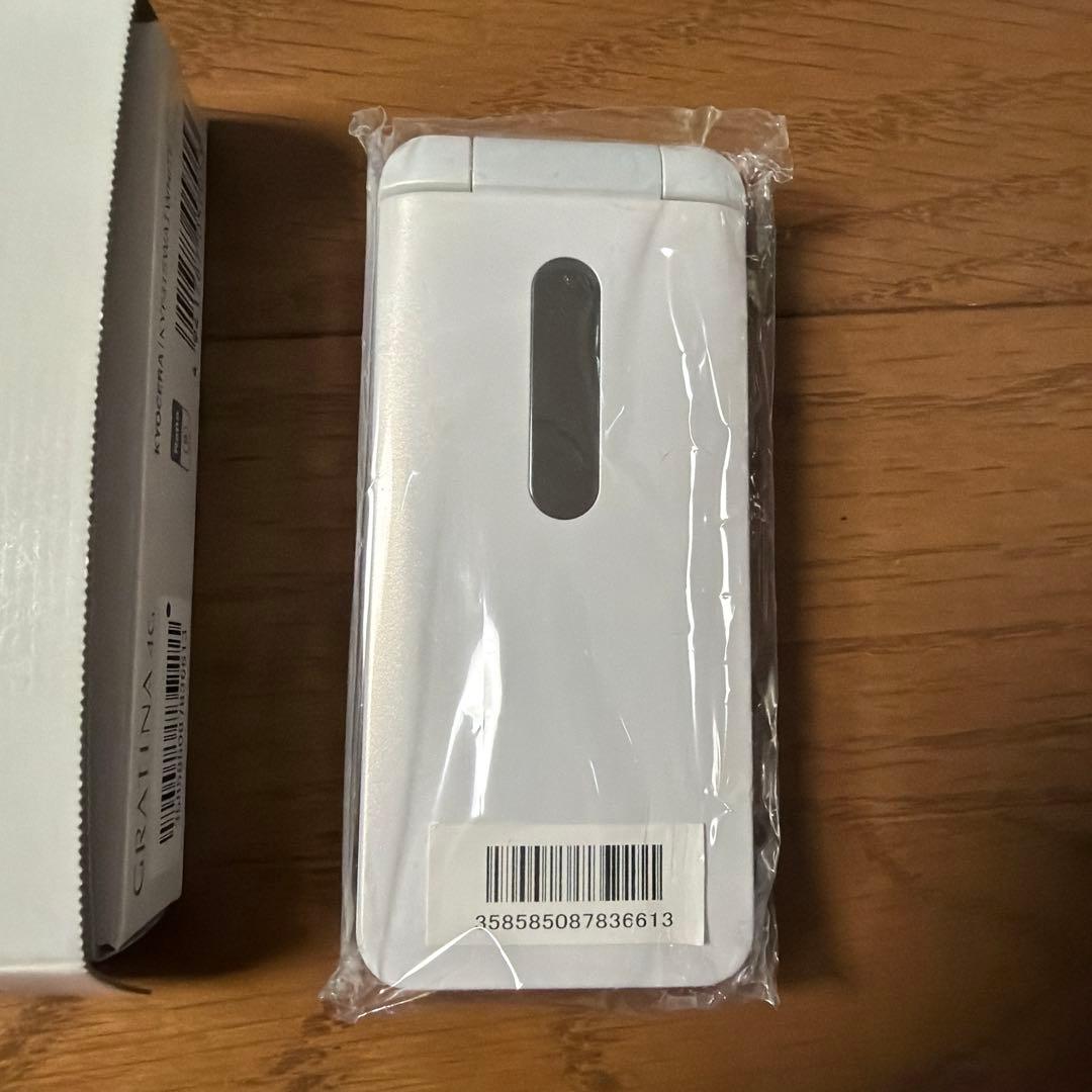 au GRATINA 4G 本体 未使用