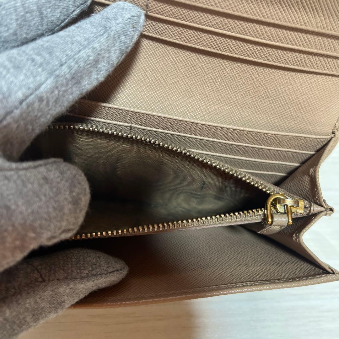 PRADAプラダ ベージュ系　長財布