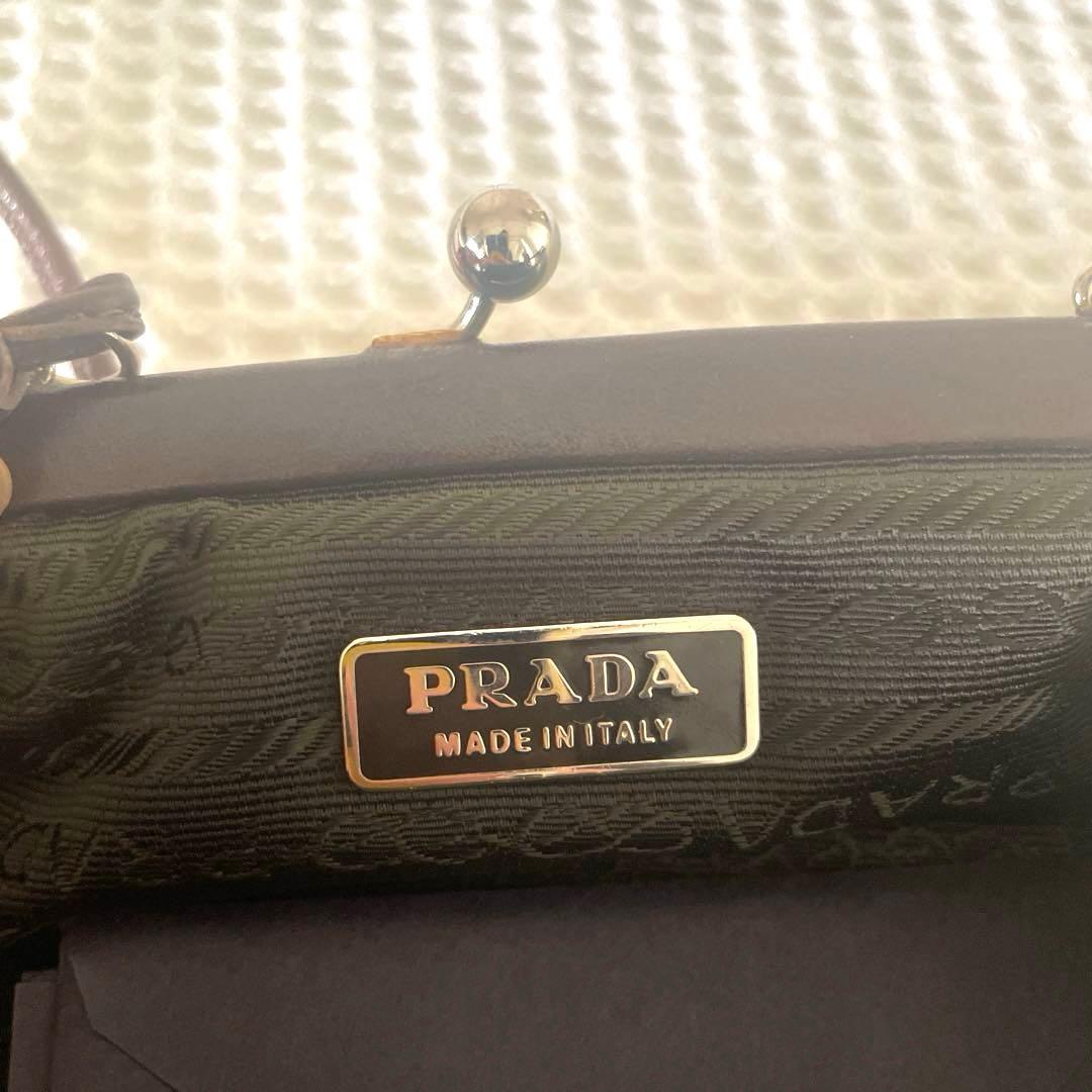 PRADA 刺繍ショルダーバッグ ベージュ